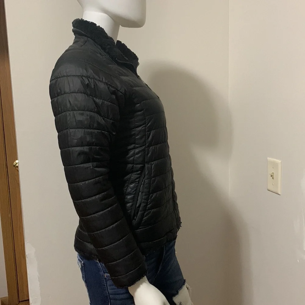 The North Face Kids Black Quilted Puffer Jacket - Picture 7 of 15